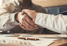 Z jakiego brokera korzysta Rafał Zaorski?